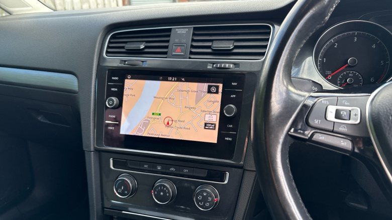 Volkswagen Golf 1.6 TDI SE [Nav] 5dr Diesel Hatchback